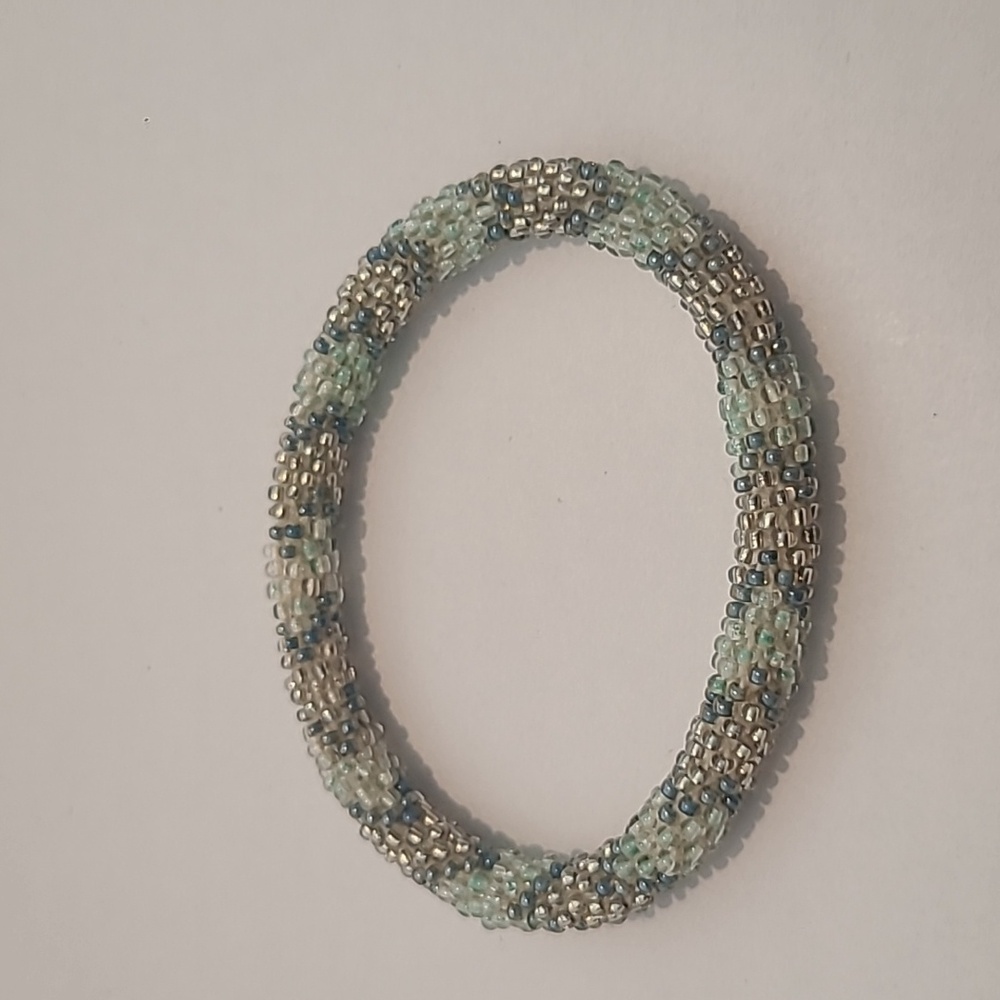HAND CROCHETED SEED BEAD ROLL ON BRACELETS IN LOT OF 5 DESIGNS - Picture 5 of 7